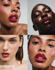 Application du gloss à lèvres éclat nourrissant Melayci, teinte Cherry rouge, sur des modèles représentant la diversité : peau noire, métissée et blanche.
